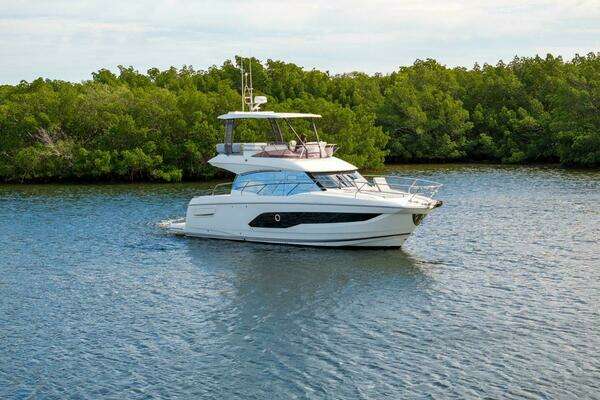 Prestige 420 Flybridge Yacht For Sale