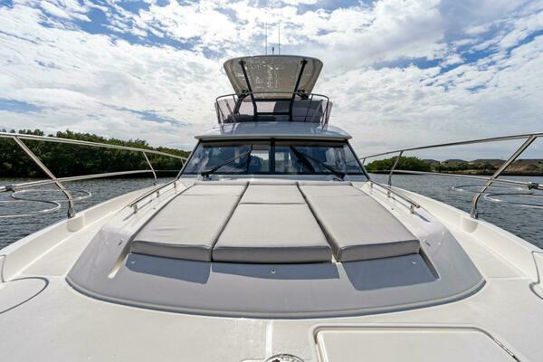 2024 42 Prestige Flybridge - Foredeck
