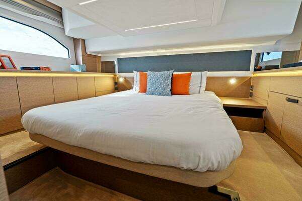 Prestige 420 Flybridge Yacht For Sale