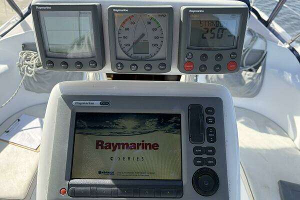 Photo of the 2010 Catalina 309 "QE3"