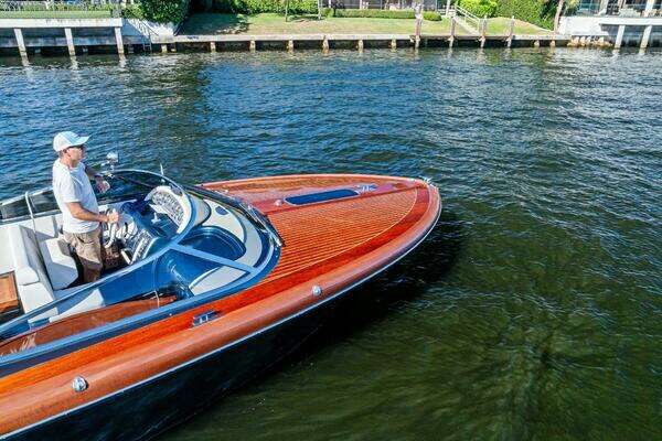 Riva Aquariva Yacht For Sale