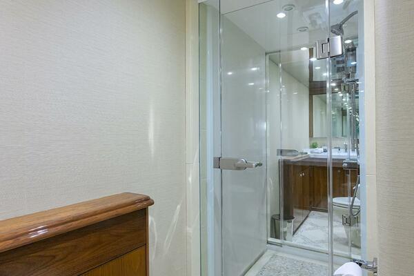 Viking  92 SPECULATOR - Master Stateroom Ensuite Head