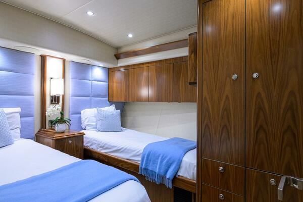 Viking  92 SPECULATOR - Twin Guest Stateroom