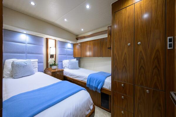 Viking  92 SPECULATOR - Twin Guest Stateroom