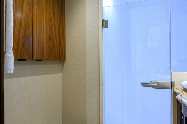 Viking  92 SPECULATOR - Guest Stateroom Ensuite Head