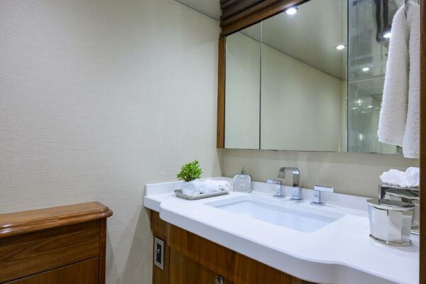 Viking  92 SPECULATOR - Master Stateroom Ensuite Head