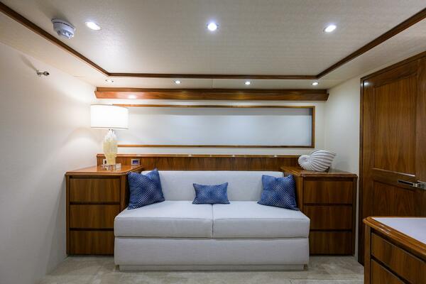 Viking  92 SPECULATOR - Master Stateroom