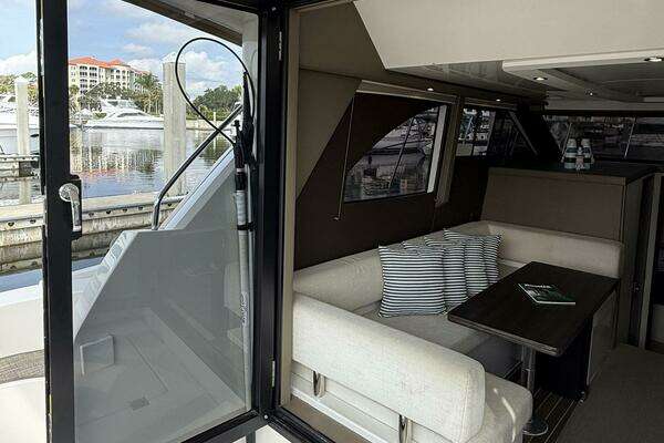 Carver C-34 Command Bridge Yacht For Sale