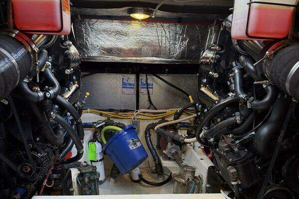 Carver C-34 Command Bridge Yacht For Sale