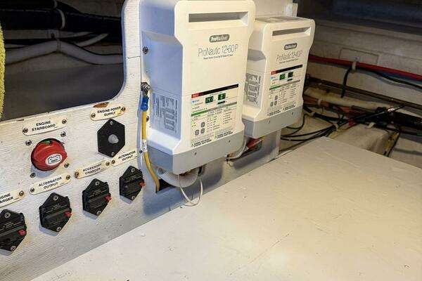 Carver C-34 Command Bridge Yacht For Sale