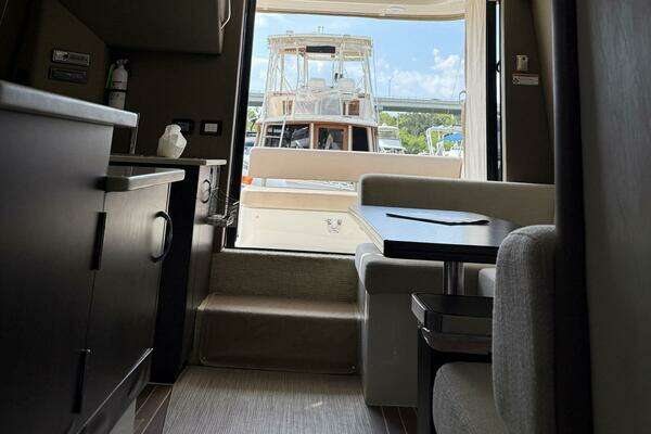 Carver C-34 Command Bridge Yacht For Sale