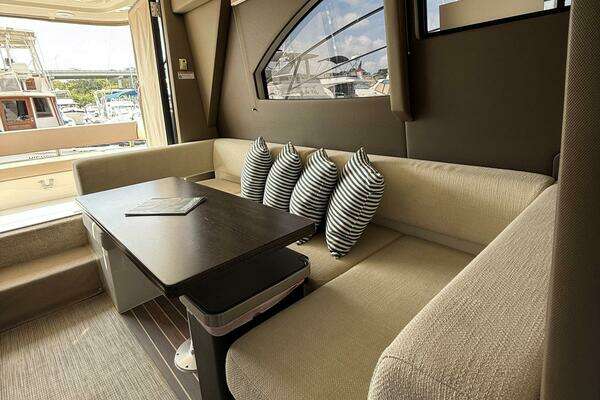 Carver C-34 Command Bridge Yacht For Sale