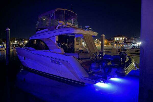 Carver C-34 Command Bridge Yacht For Sale