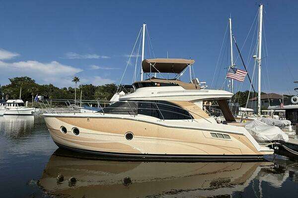 Carver C-34 Command Bridge Yacht For Sale