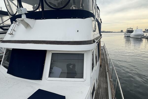 44' Marine Trader Port Walkway