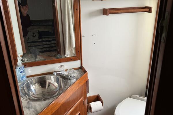 44' Marine Trader Master Head