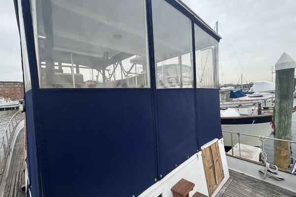 44' Marine Trader Trunk Deck  Isinglass