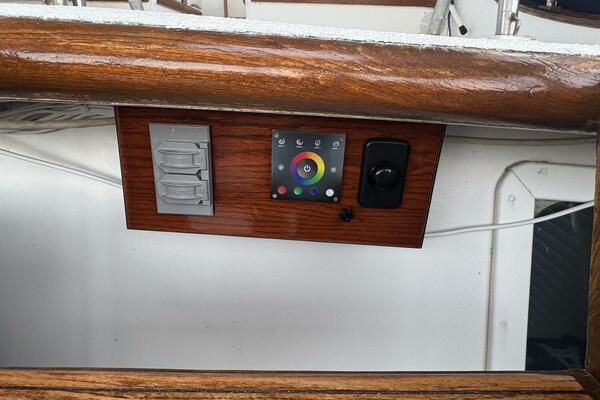 44' Marine Trader Trunk Deck Lighting