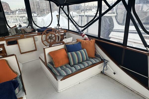 44' Marine Trader Flybridge Forward Starboard