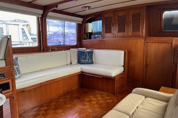 44' Marine Trader Salon Aft Starboard