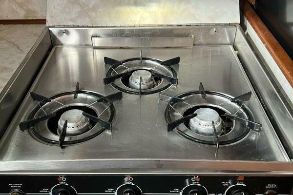 44' Marine Trader Galley Cooktop