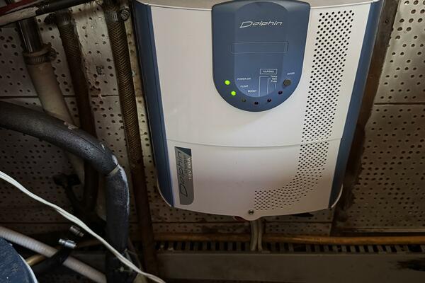 44' Marine Trader Battery Charger