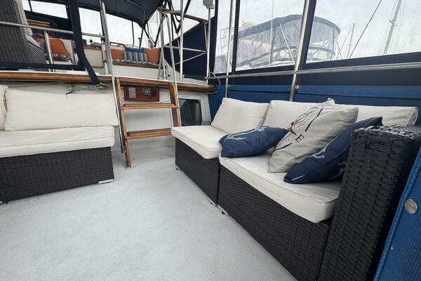 44' Marine Trader Trunk Deck Forward Starboard