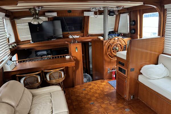 44' Marine Trader Salon