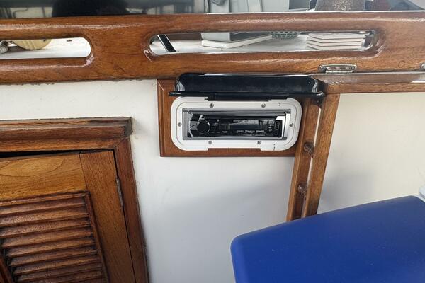 44' Marine Trader Flybridge Entertainment Radio