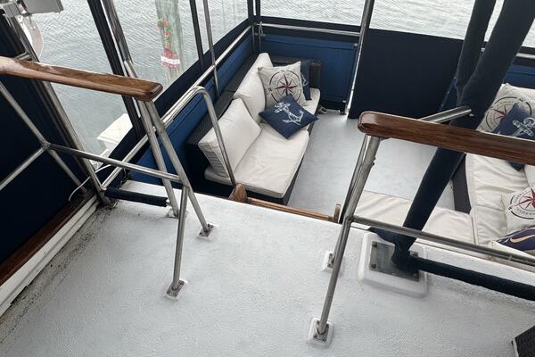 44' Marine Trader Trunk Deck Starboard