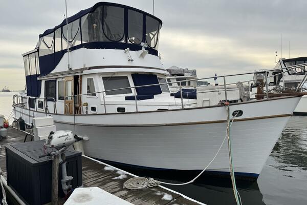 44'Marine Trader Starboard Profile