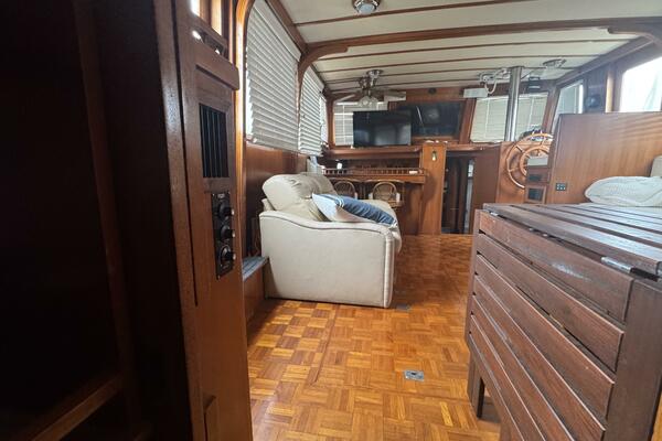 44' Marine Trader Salon