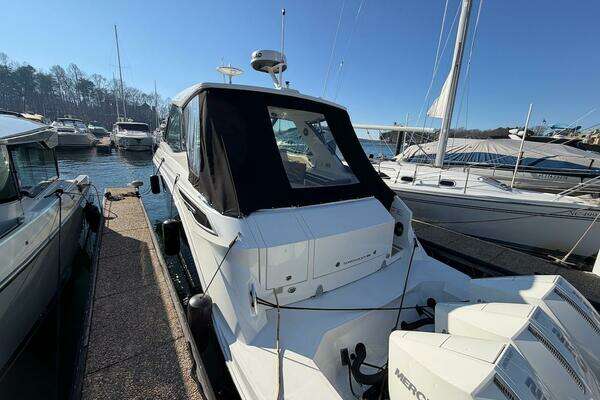 Sea Ray 320 Outboard Yacht For Sale