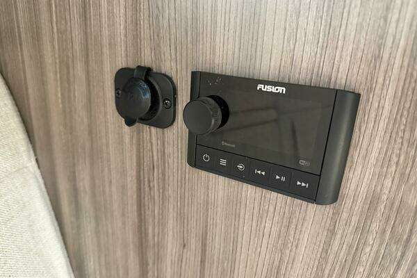 Sea Ray 320 Outboard Yacht For Sale