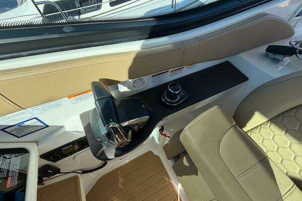 Sea Ray 320 Outboard Yacht For Sale