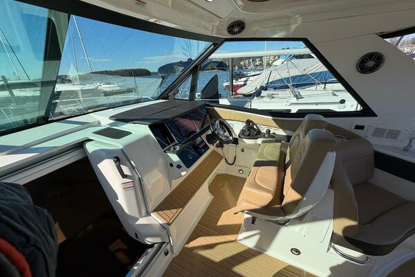 SEA JAY 32ft Sea Ray Yacht For Sale