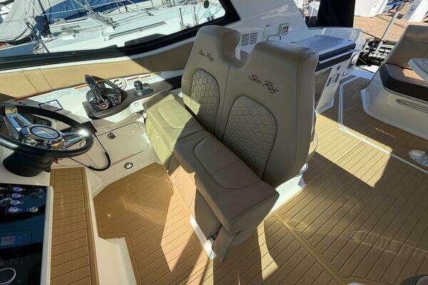 Sea Ray 320 Outboard Yacht For Sale