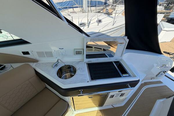 SEA JAY 32ft Sea Ray Yacht For Sale