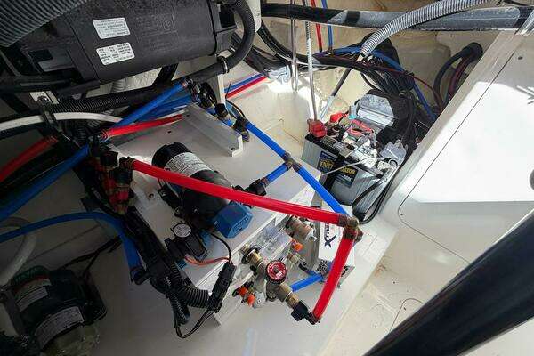 Sea Ray 320 Outboard Yacht For Sale