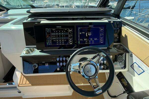 Sea Ray 320 Outboard Yacht For Sale