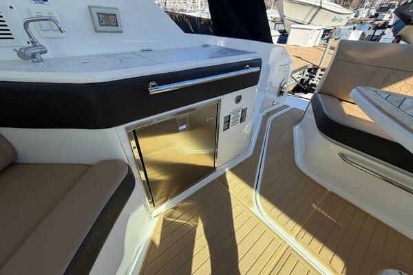 SEA JAY 32ft Sea Ray Yacht For Sale