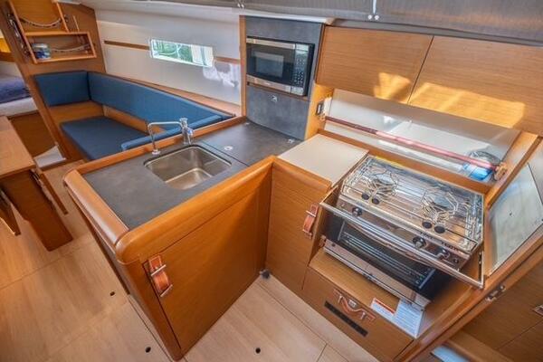 Rivendell 34ft Jeanneau Yacht For Sale