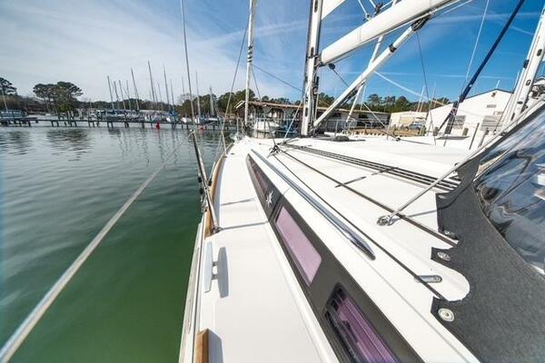 Rivendell 34ft Jeanneau Yacht For Sale