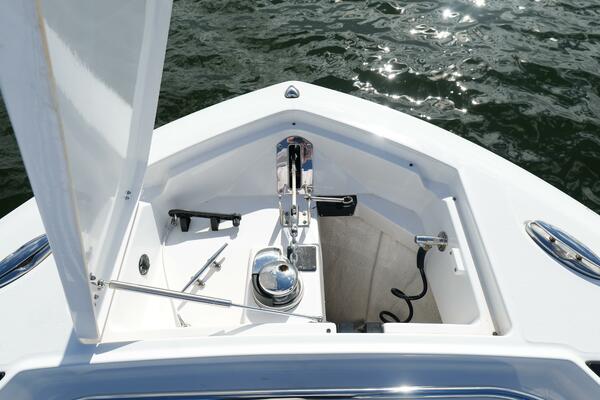 Blackfin 332 CC - Anchor Locker