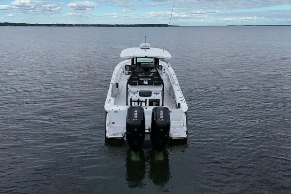 Blackfin 332 CC - Aft Profile