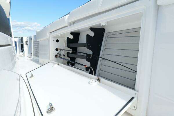 Blackfin 332 CC Yacht For Sale