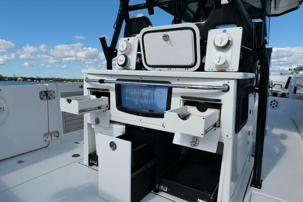 Blackfin 332 CC - Cockpit