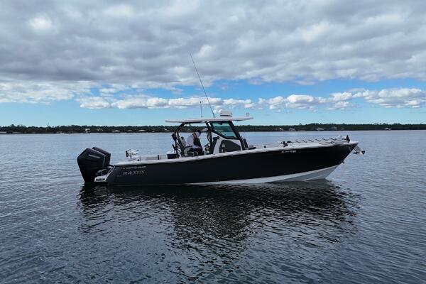 Blackfin 332 CC - Starboard Profile