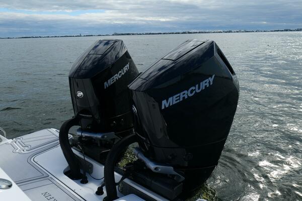 Blackfin 332 CC - Engines