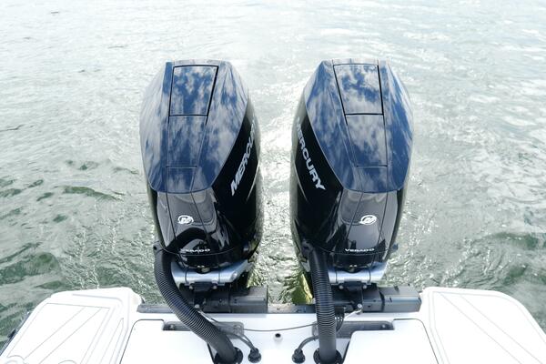 Blackfin 332 CC - Engines